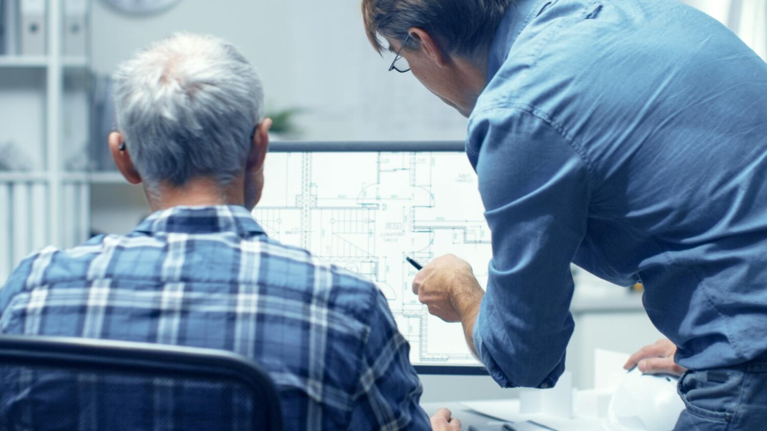 Architect comparing RAG and fine-tuning strategies for enterprise AI adoption on a whiteboard during a design review