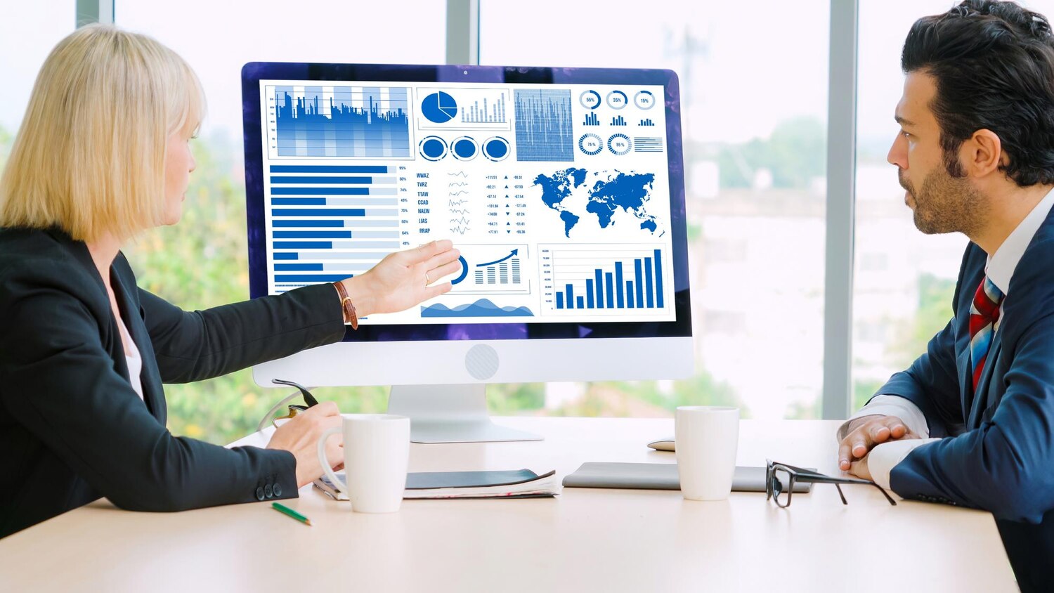 Visualizing decision criteria and payback thresholds for a digital growth strategy