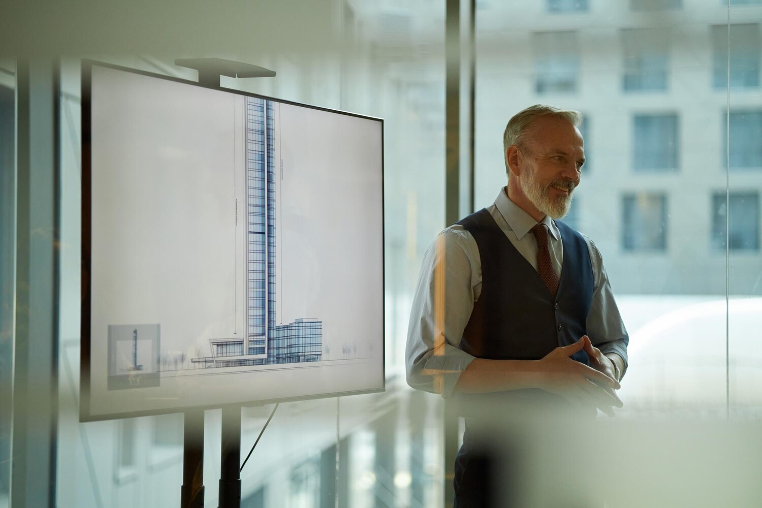 Architect explains event-driven orchestration with compensating transactions and idempotent steps on a digital whiteboard, aligning with the automation strategy