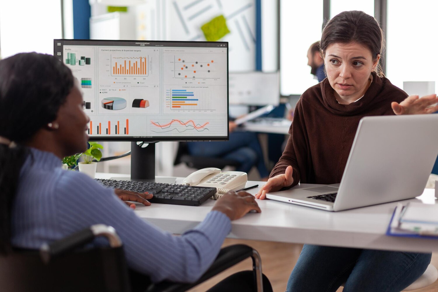 Analyst explaining decision thresholds and significance for CRO tests in conversion focused web design