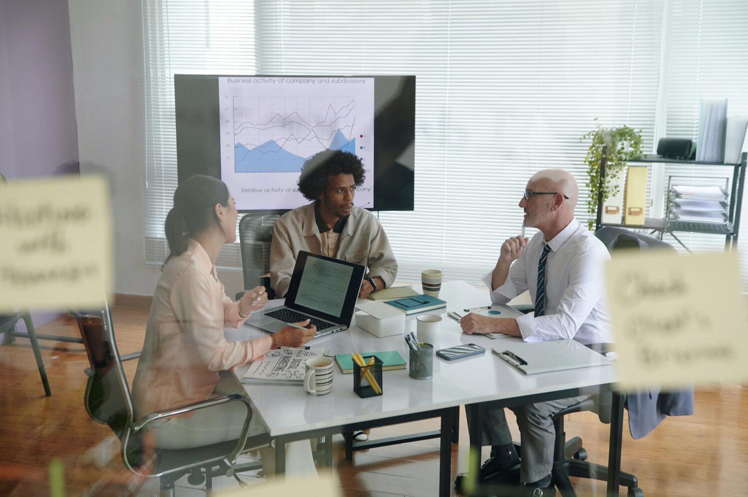 Cross-functional team planning a CRO sprint with prioritized experiments and engineering tasks