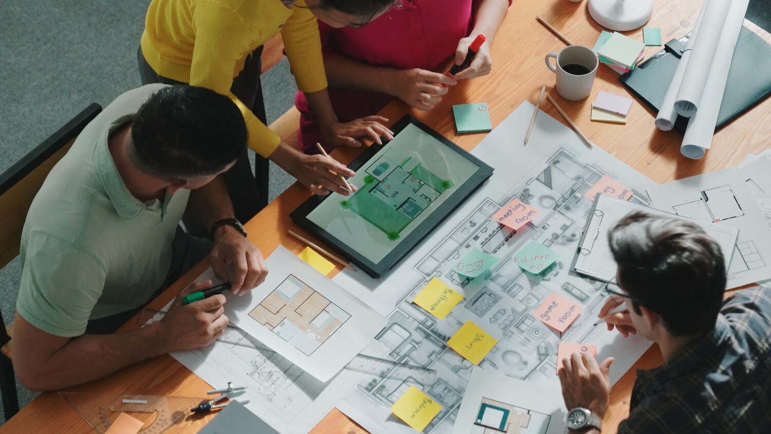 Cross-functional team aligning on conversion-focused web design requirements using Figma and Jira in a workshop