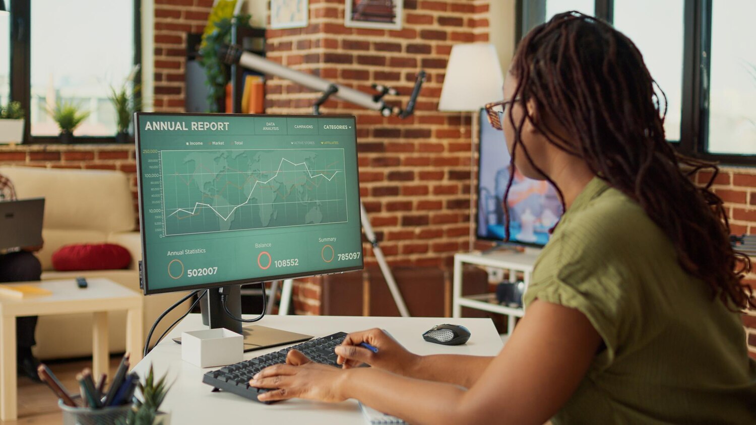 Analyst estimates revenue impact from improving Core Web Vitals using charts and a performance analytics model